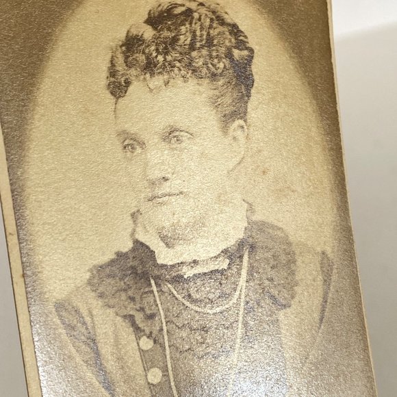 c1860 CDV Victorian Woman Curly Hair Large Lace Collar Oval Photo CarteDeVisite - Picture 3 of 6